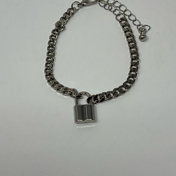 5 piece Chunky Silver Plated Bracelets - Picture 12 of 14